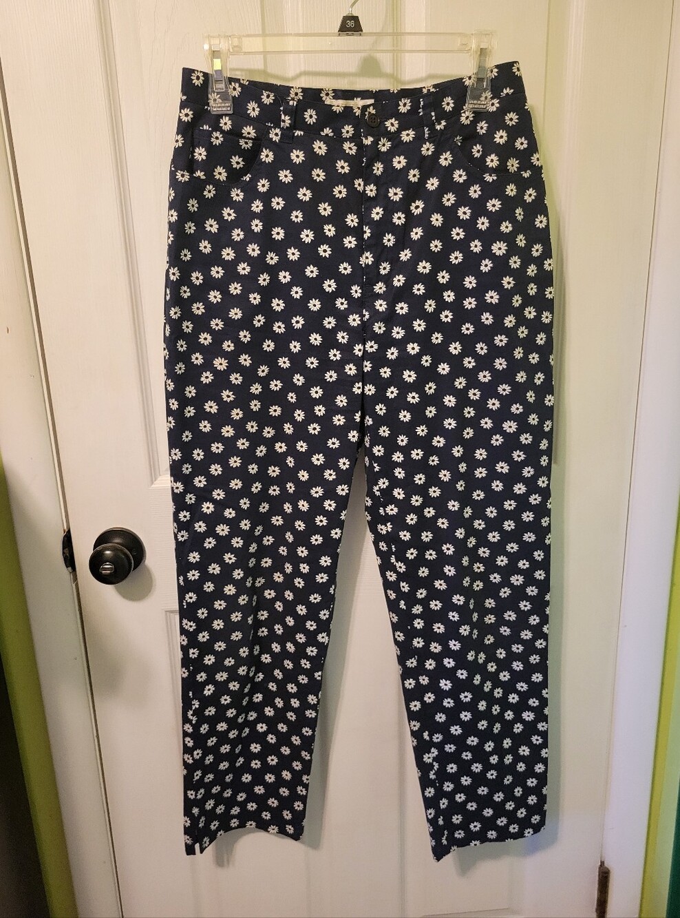 Jones New York Navy and White Daisy Print Pants